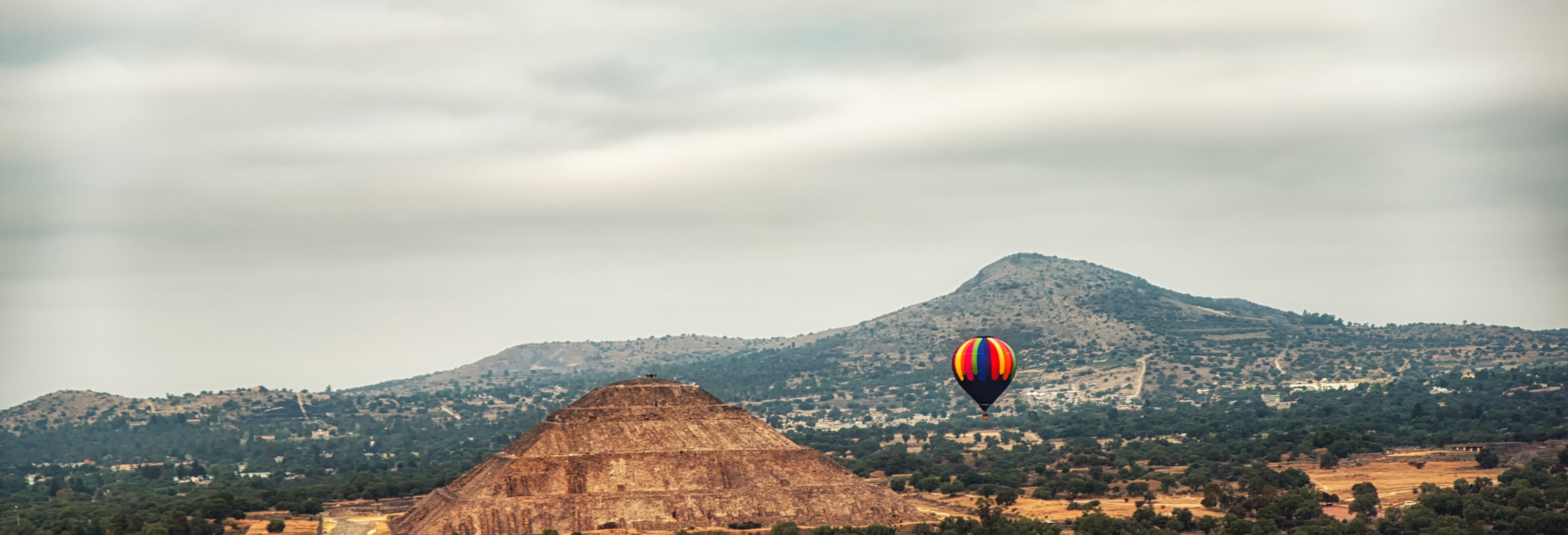 Passeio privado de balão sobre Teotihuacán