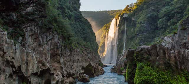 Discesa in corda e salto nelle cascate della Huasteca