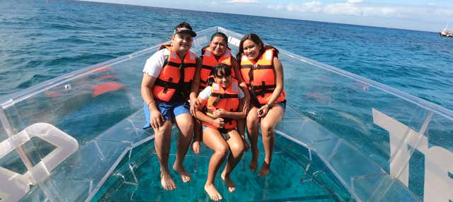 Monopattino elettrico, barca trasparente e biglietti per un beach club di Cozumel