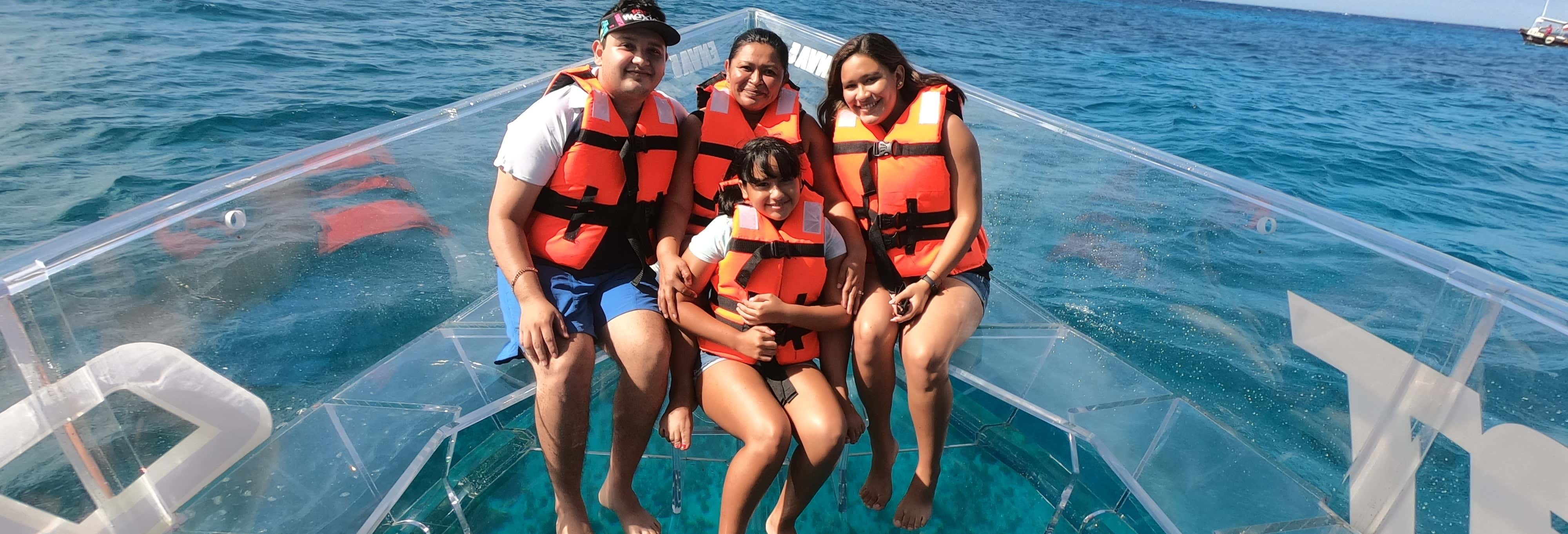 Monopattino elettrico, barca trasparente e biglietti per un beach club di Cozumel