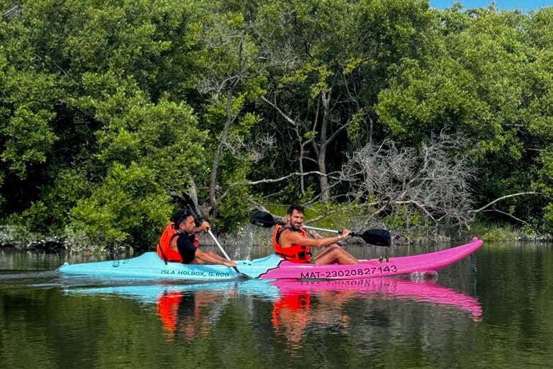 Imagen de Tour en kayak por Holbox