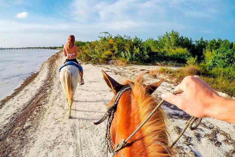 Paseo a caballo por Holbox