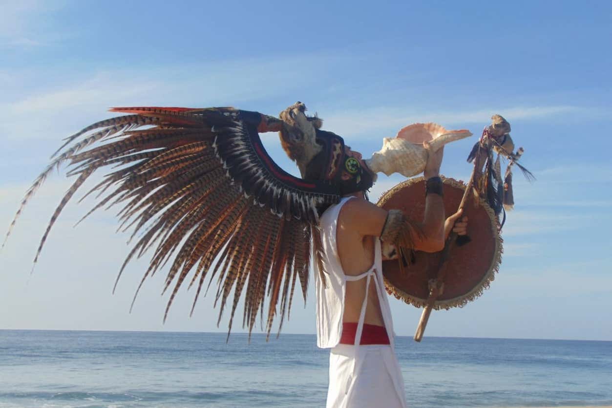 Ceremonia del solsticio de invierno en la playa La Ventanilla