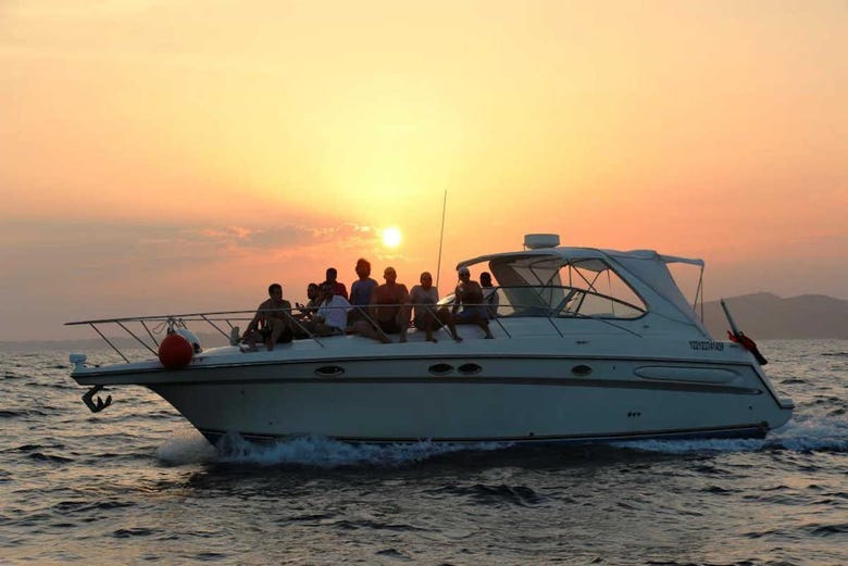 Alquiler de barco con patrón en Huatulco