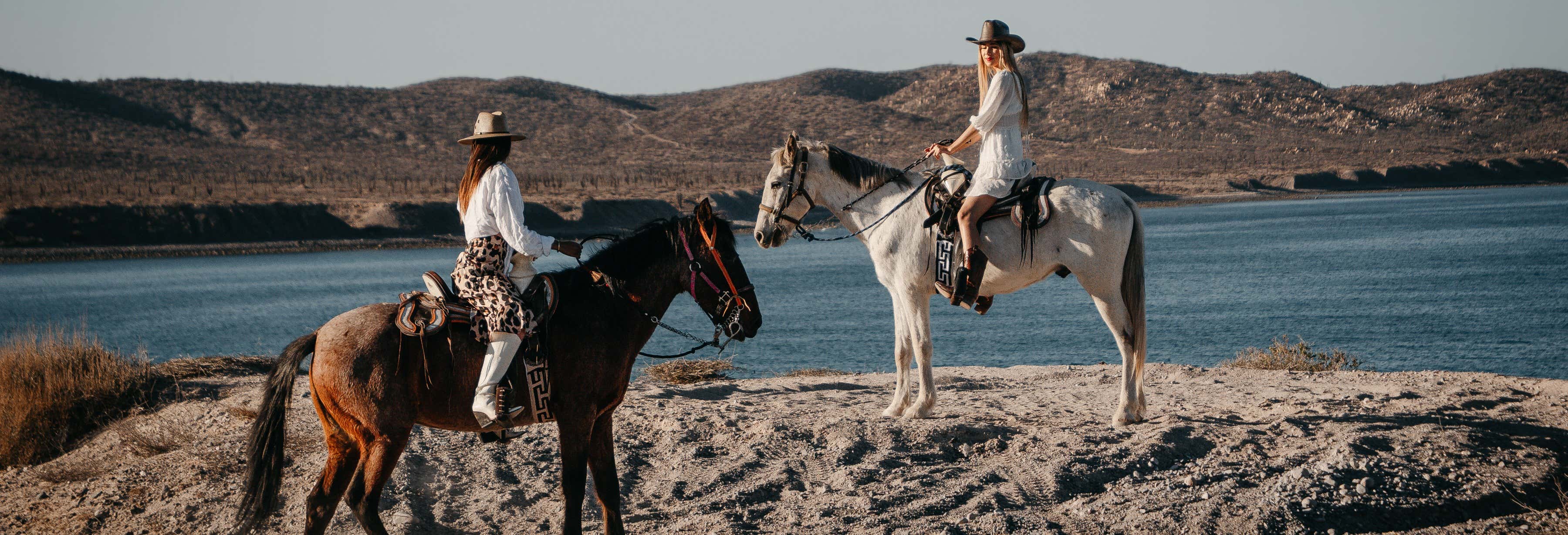 Passeggiata a cavallo nel deserto e spiaggia El Coyote