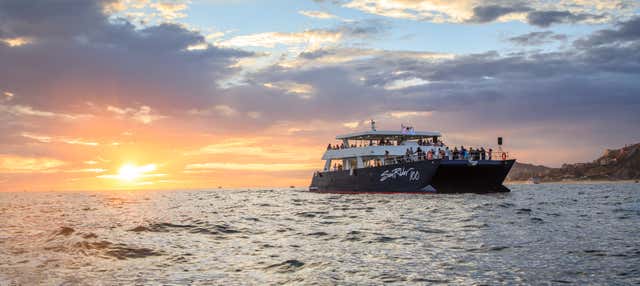 Festa in catamarano al tramonto a Los Cabos