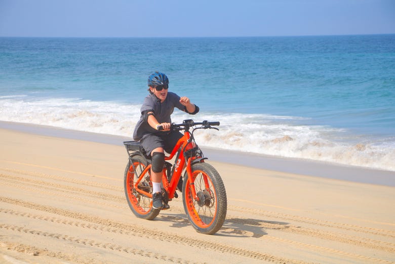 Tour en bicicleta eléctrica por la playa Migriño + Cata de tequila