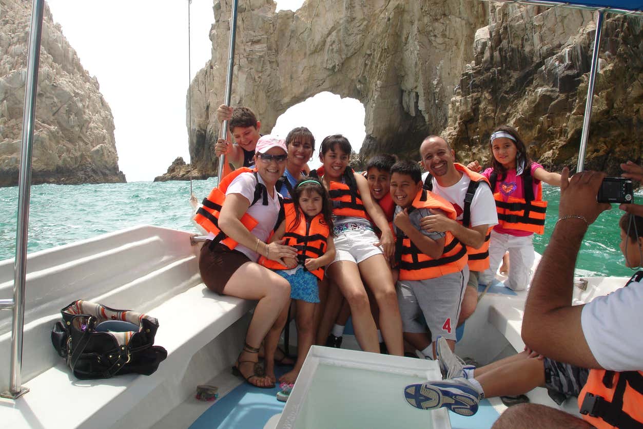 Paseo en barco con fondo de cristal