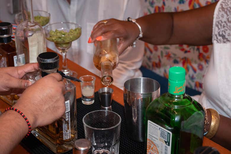 Clase de coctelería en Los Cabos