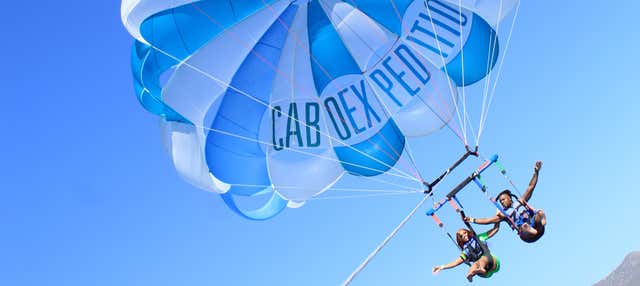 Parasailing a Los Cabos