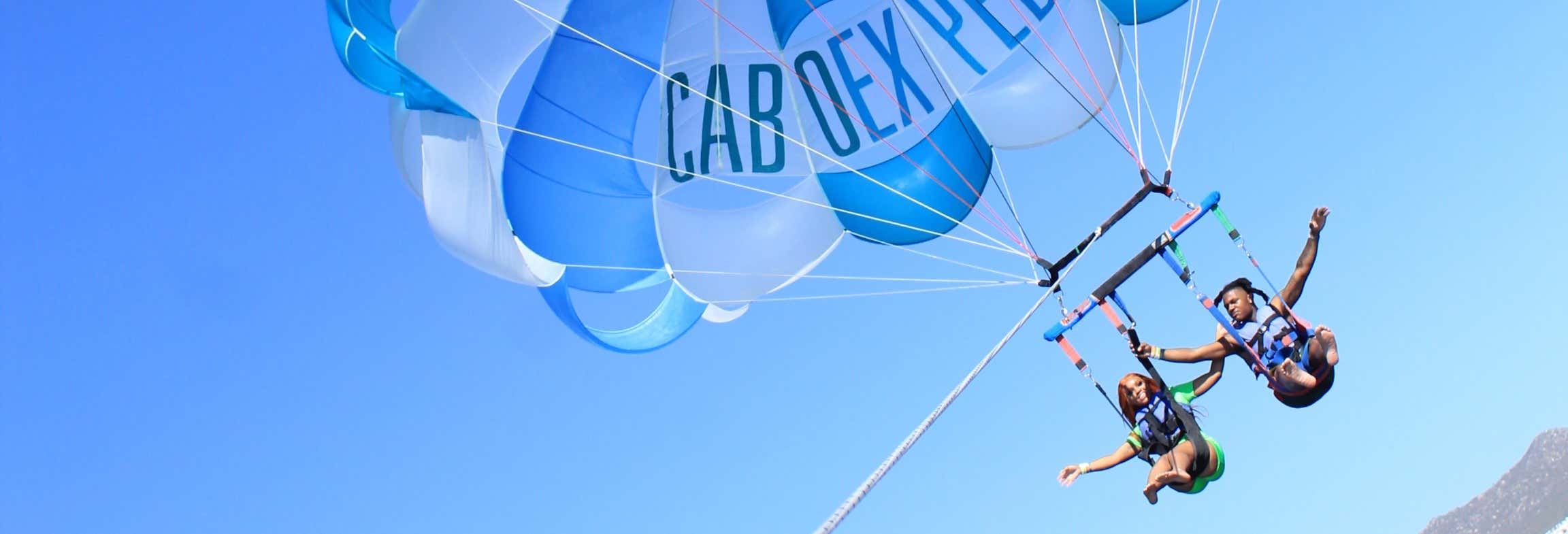 Parasailing a Los Cabos