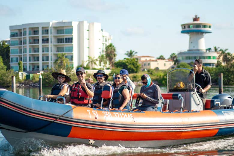 Imagen de Avistamiento de ballenas en Mazatlán + Museo de la Ballena
