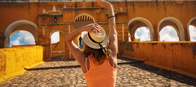 Escursione a Izamal + Spettacolo di luci e suoni