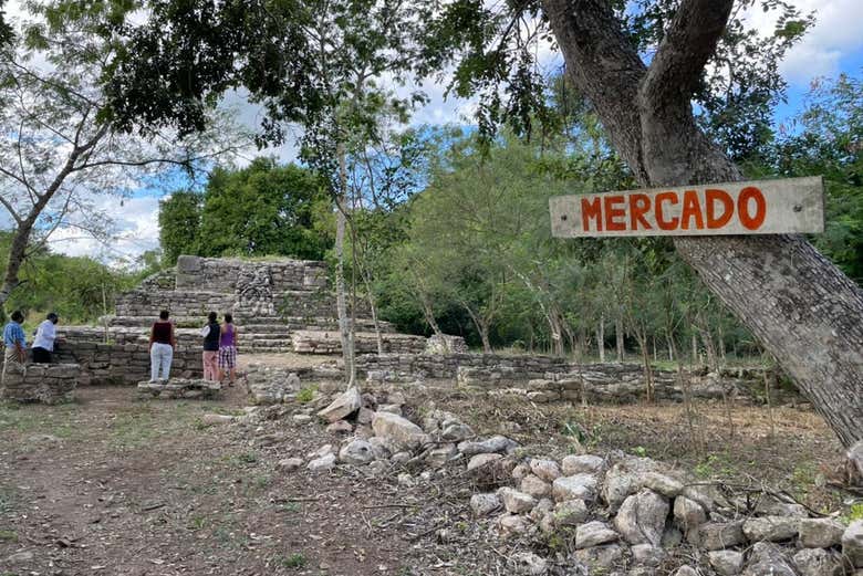 Excursión a Yaxuná + Cenote Lol Ha