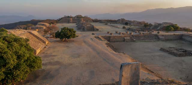 Tour del sito archeologico di Monte Albán al tramonto
