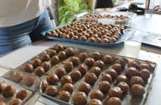 Cata de vinos y dulces parreños