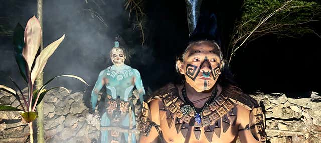 Cerimonia del Giorno dei Morti in un cenote