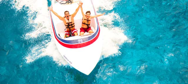 Guida di un motoscafo a Punta Maroma