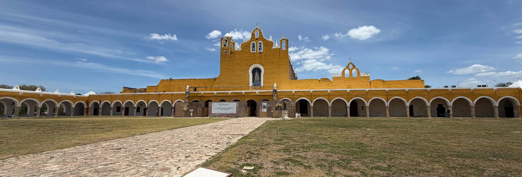 Escursione a Izamal ed Ek Balam