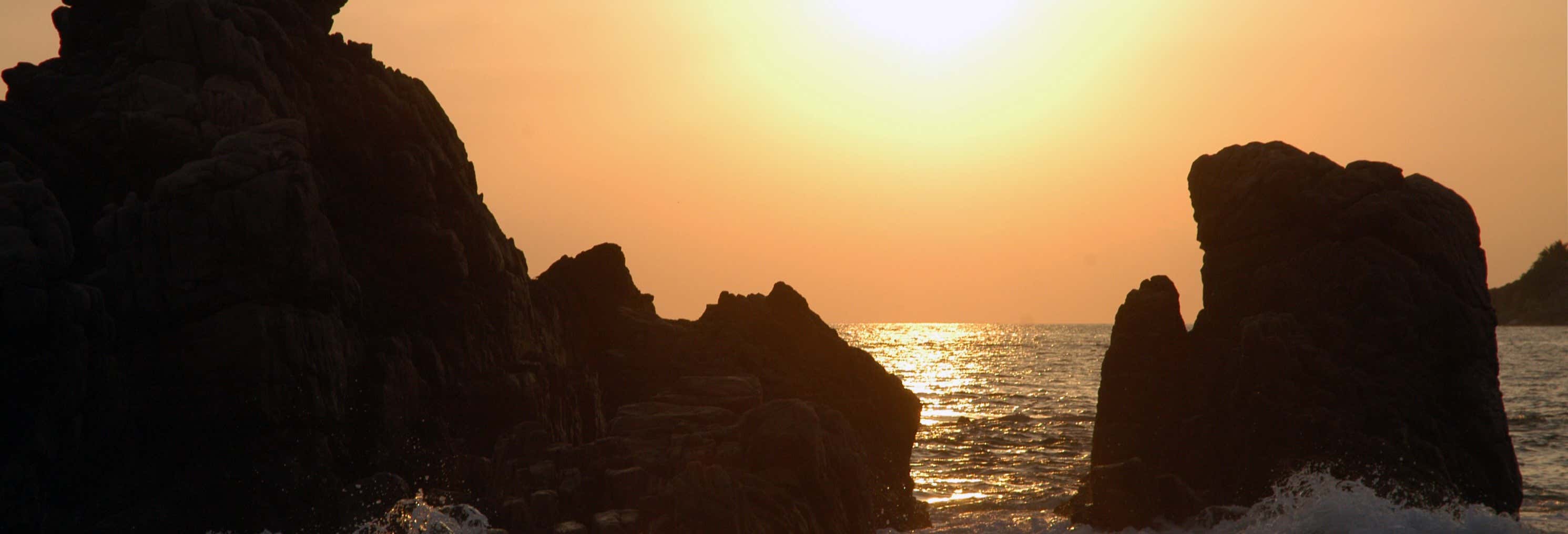 Crociera nella baia di Puerto Escondido all'alba