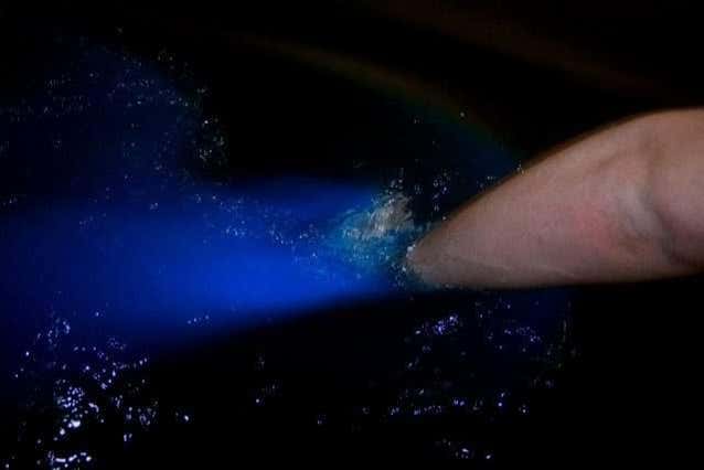 Seeing how the water glows - Seeing how the water glows