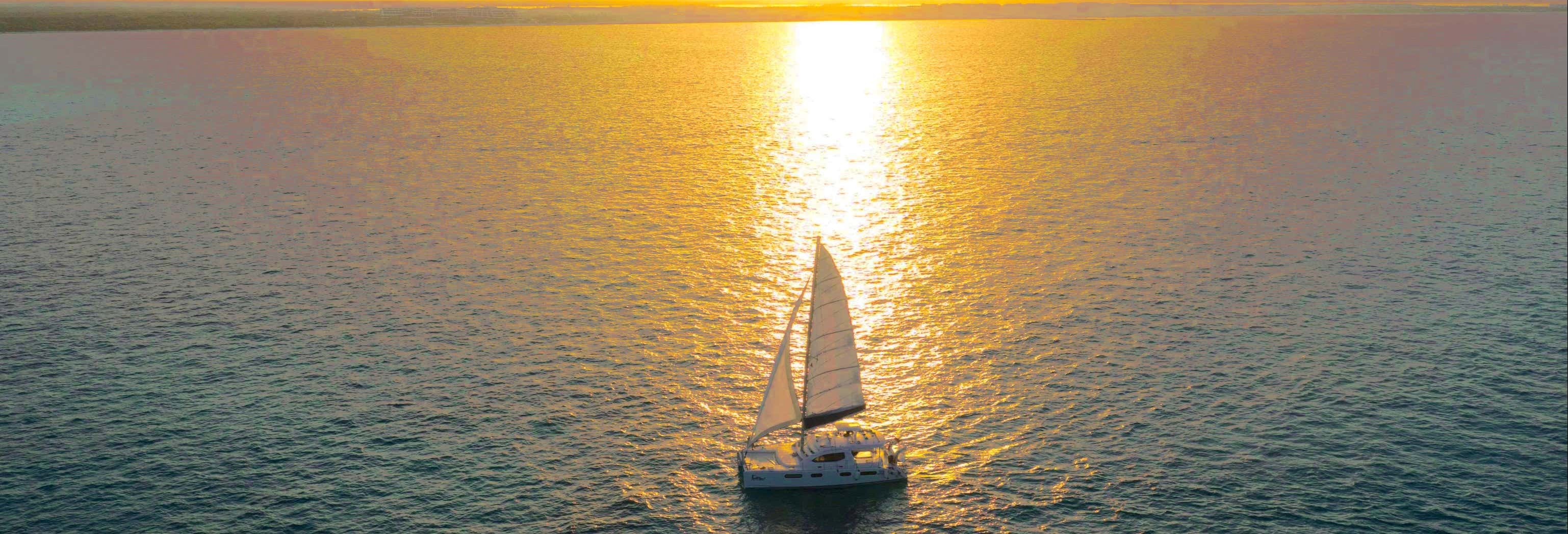 Giro in barca a vela al tramonto a Tulum