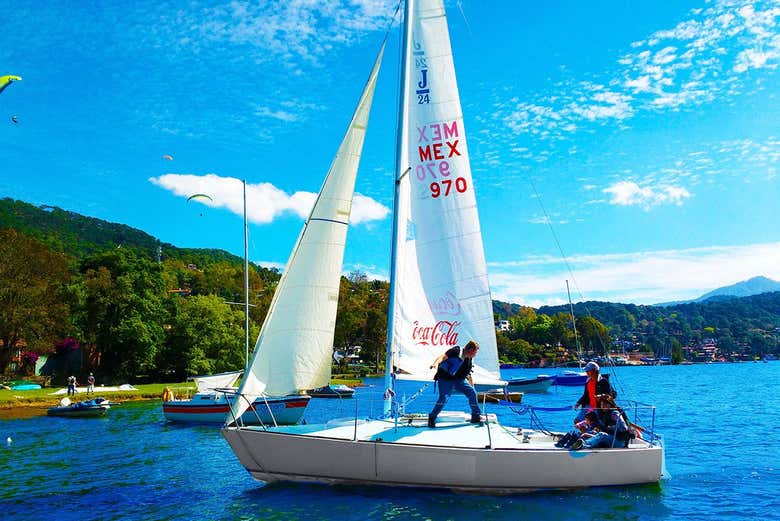 Alquiler de barco con patrón en Valle de Bravo