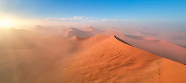 Volo in mongolfiera sul deserto del Namib all'alba
