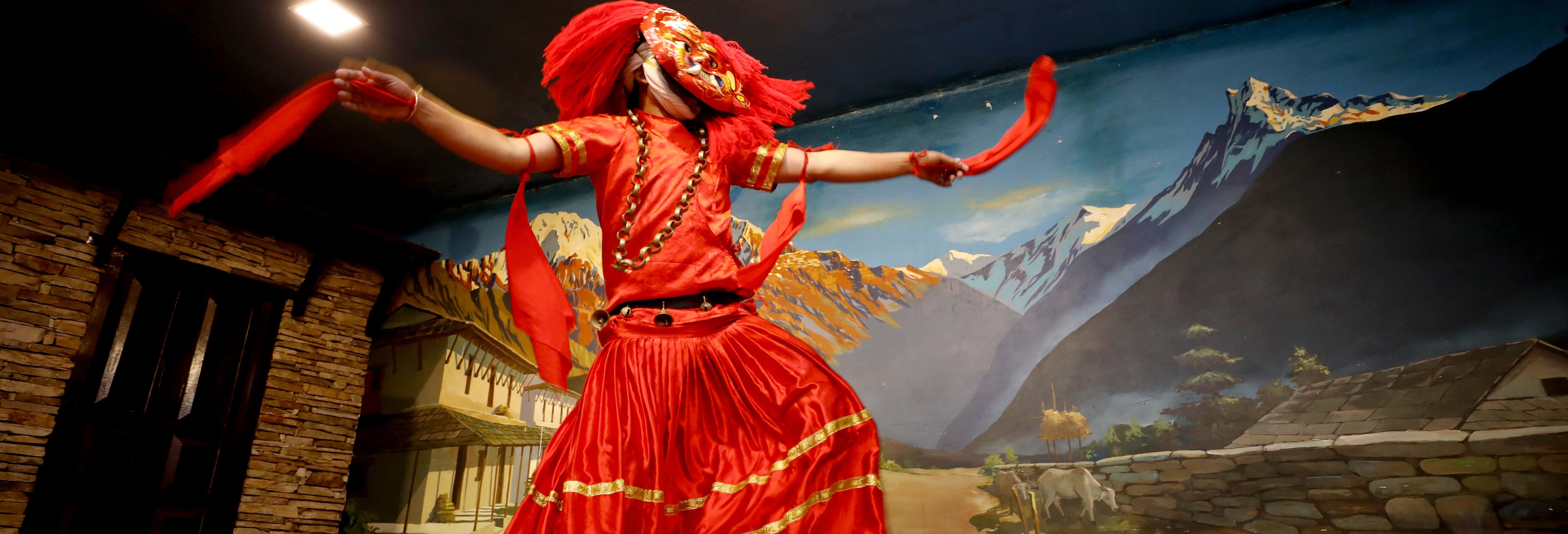 Cena nepalese con spettacolo folcloristico