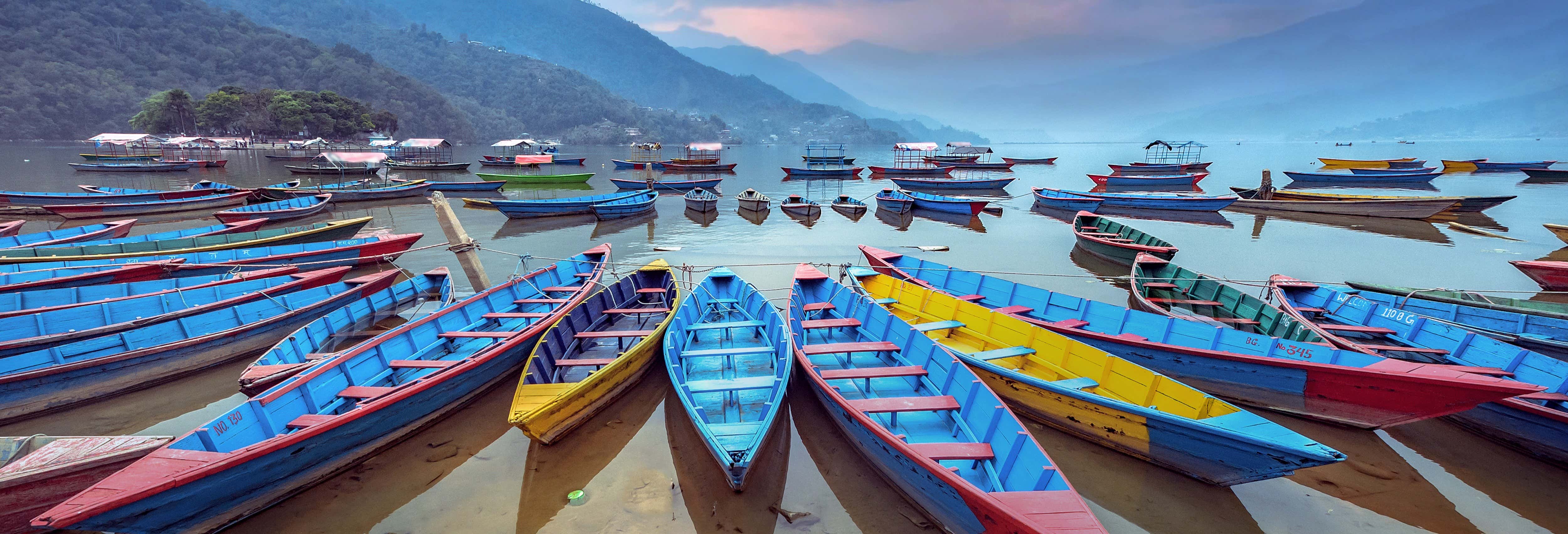 Giro in barca privato sul Lago Phewa e trekking alla Pagoda della Pace