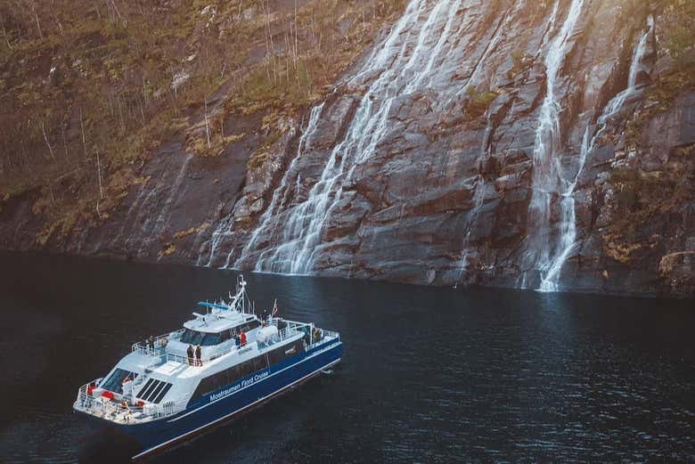 Bergen and Oster Fjords + Mostraumen Canal Cruise