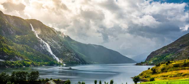 Escursione alla cascata Langfoss per crocieristi
