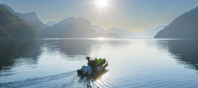 Aventura en lancha por el fiordo Lysefjord