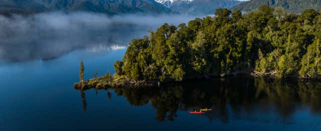 Tour en kayak por el lago Mapourika