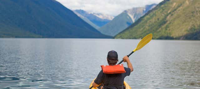 Tour del lago Rotoiti in kayak + Acque termali di Manupirua