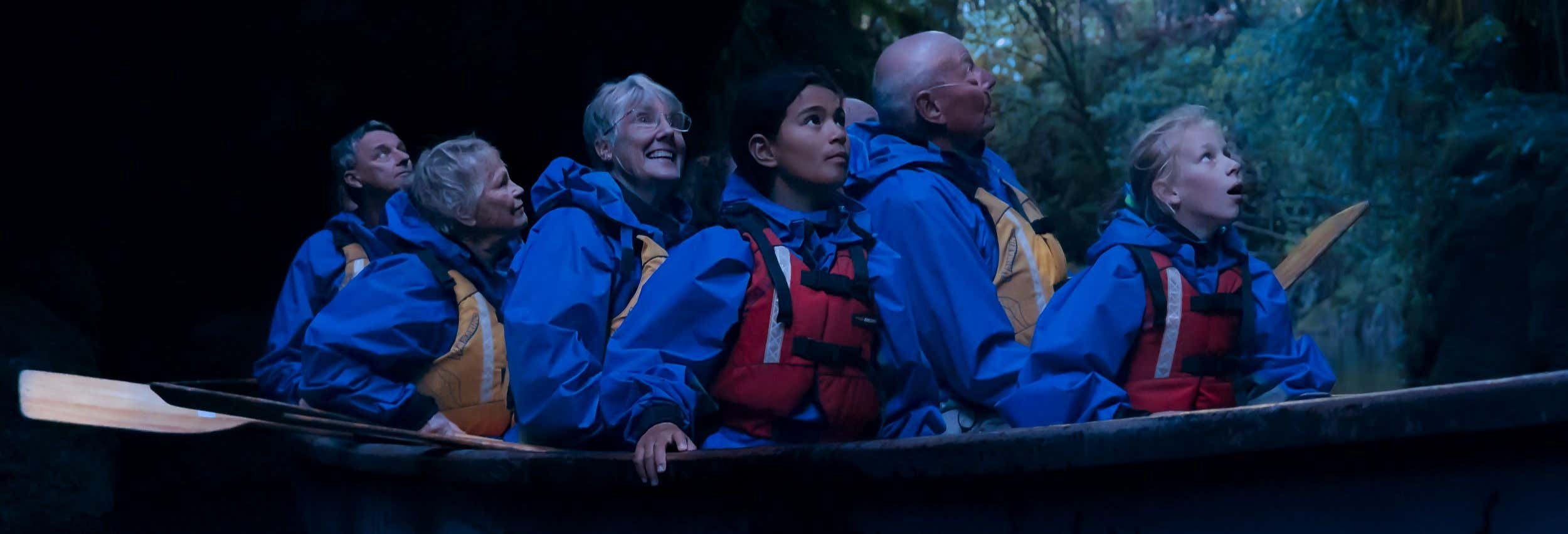 Tour sul lago McLaren in kayak con avvistamento di lucciole