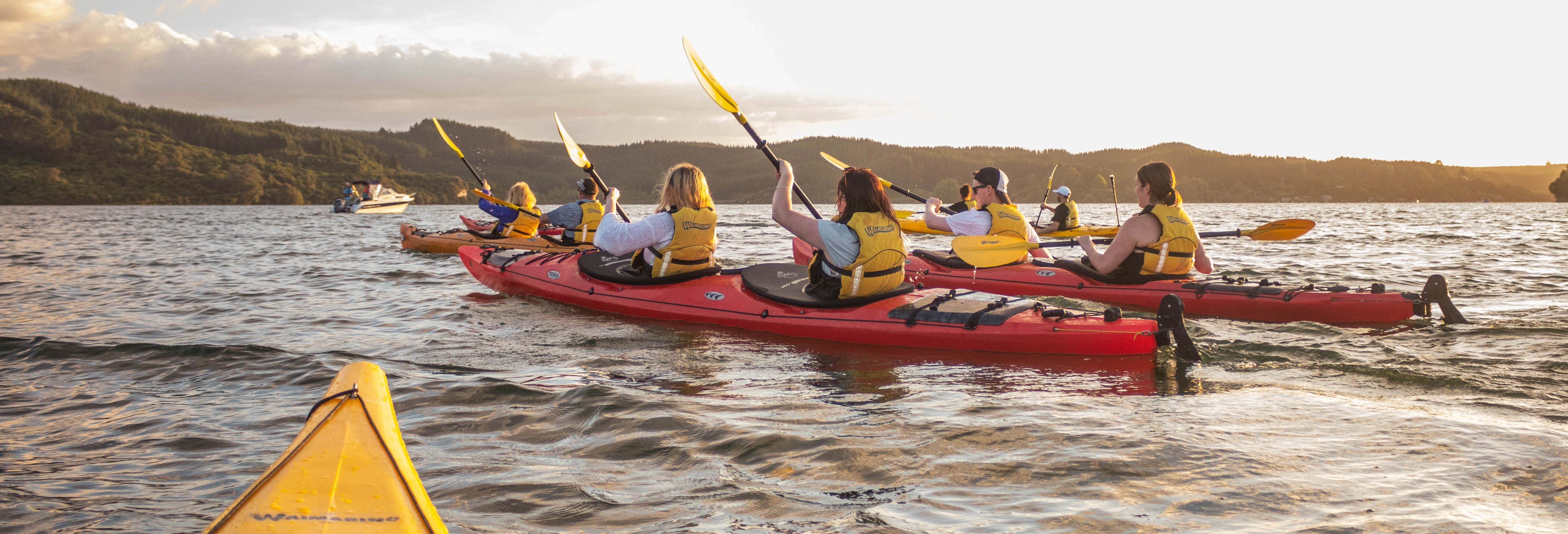 Tour del lago McLaren in kayak