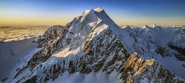Volo in elicottero o in aeroplano sulle Alpi meridionali