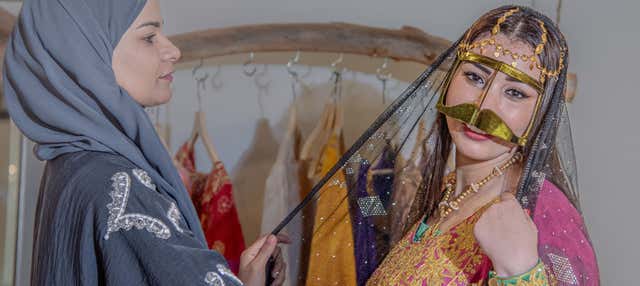 Noleggio di abito tradizionale omanita a Jasab