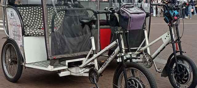 Tour privado en bicitaxi por Ámsterdam