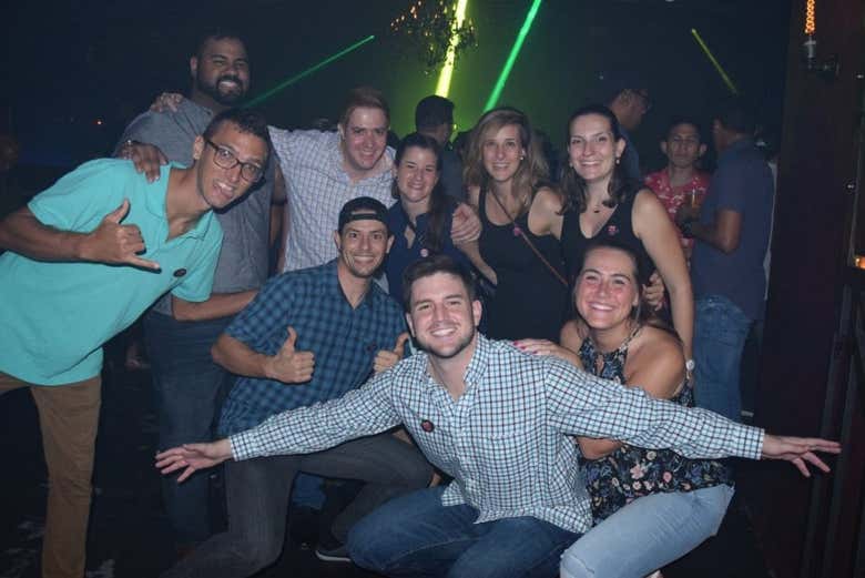 Vous vous ferez de nouveaux amis lors de la tournée des bars - Vous vous ferez de nouveaux amis lors de la tournée des bars
