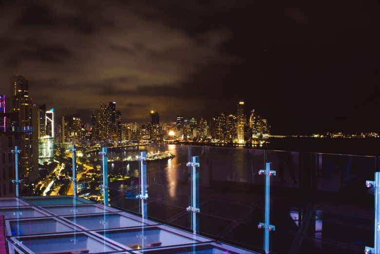 Admire Panama City light up at night - Admire Panama City light up at night