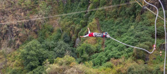 Bungee jumping e catapulta a Poroy