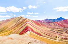 Rainbow Mountain & Red Valley Trekking Tour