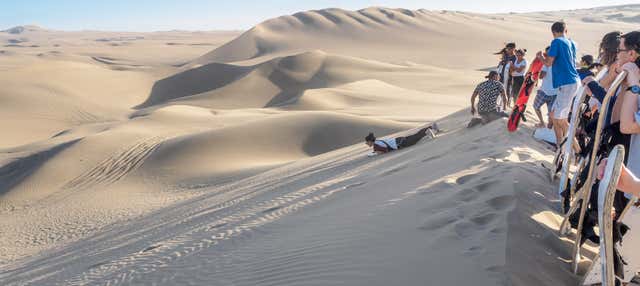 Corso di sandboarding o sand skiing nel deserto di Ica