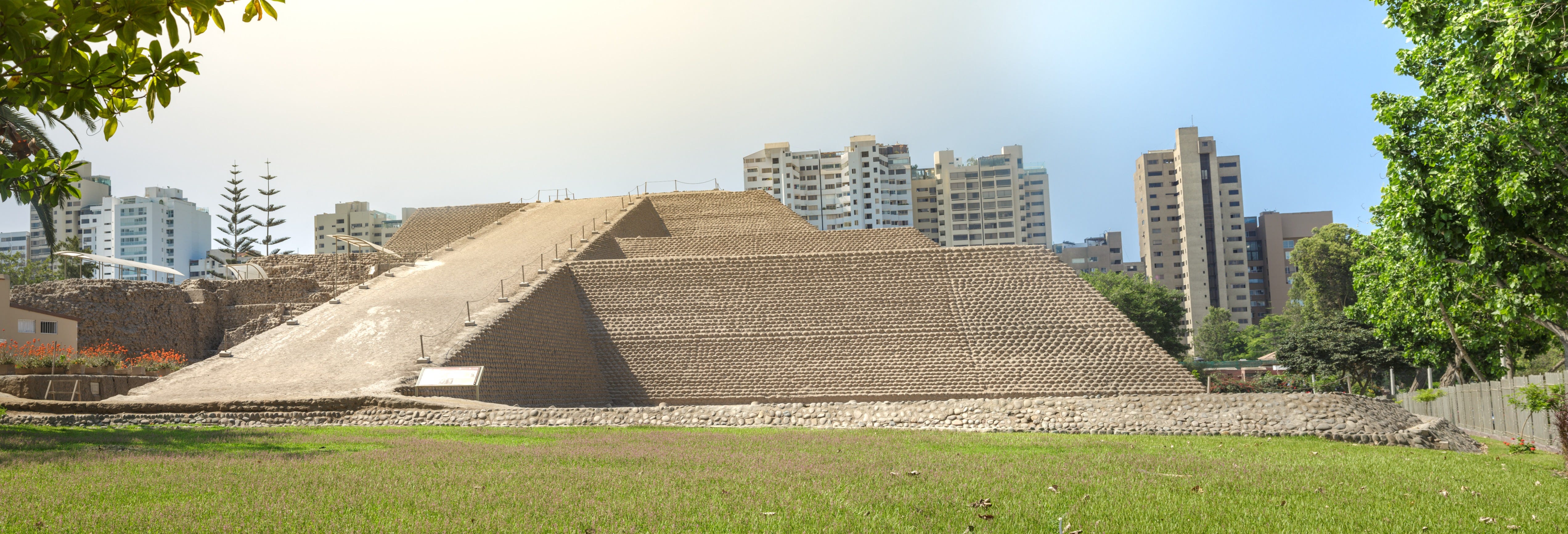 Lima Pyramids & El Olivar Park Free Tour