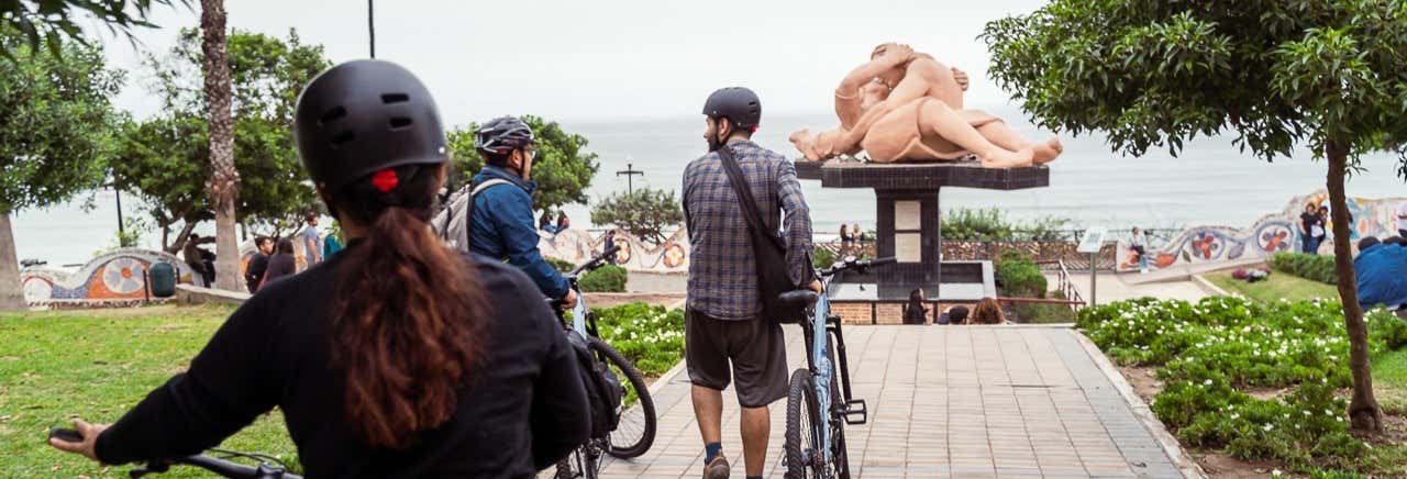 San Isidro, Miraflores + Barranco Bike Tour