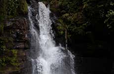 Trilha privada pela cascata Aguas Calientes