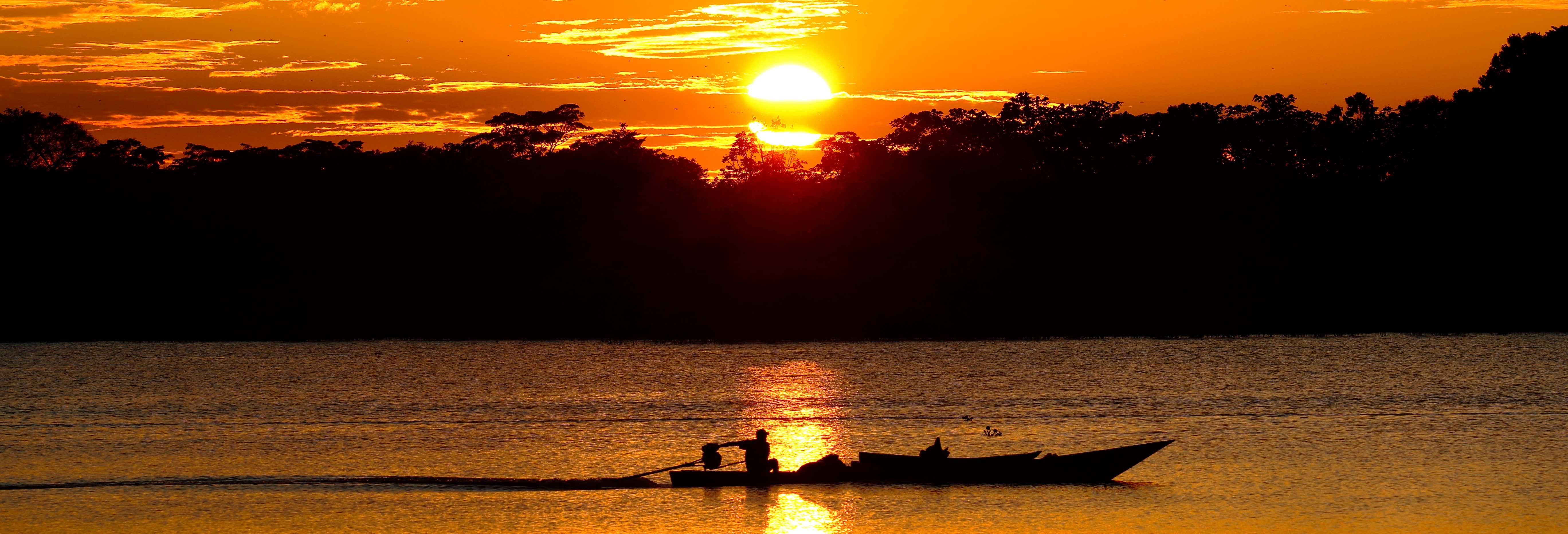 Lake Yarinacocha Boat Trip + La Jungla Zoo Visit