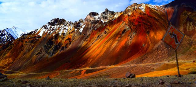 Escursione alla Montagna Arcobaleno e alla salina Laguna Blanca